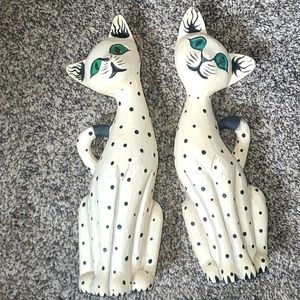 Wooden cats